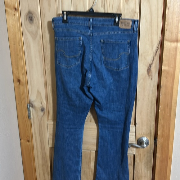 Levi’s Signature Mid-Rise Bootcut Jeans - Picture 5 of 6
